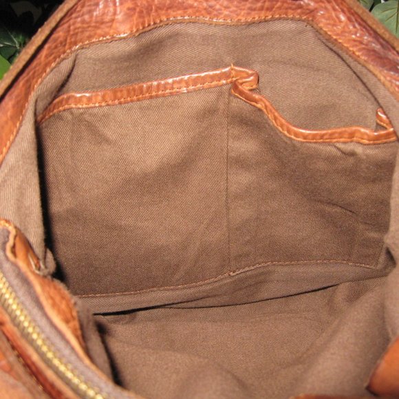 SOLD. SOLD. SOLD. WILSONS VINTAGE LARGE CROSSBODY BAG - Picture 10 of 10